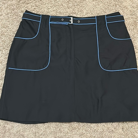 Izod Pants - IZOD x-tra dry Golf Skort black with belt. blue trim roomy pockets size 12